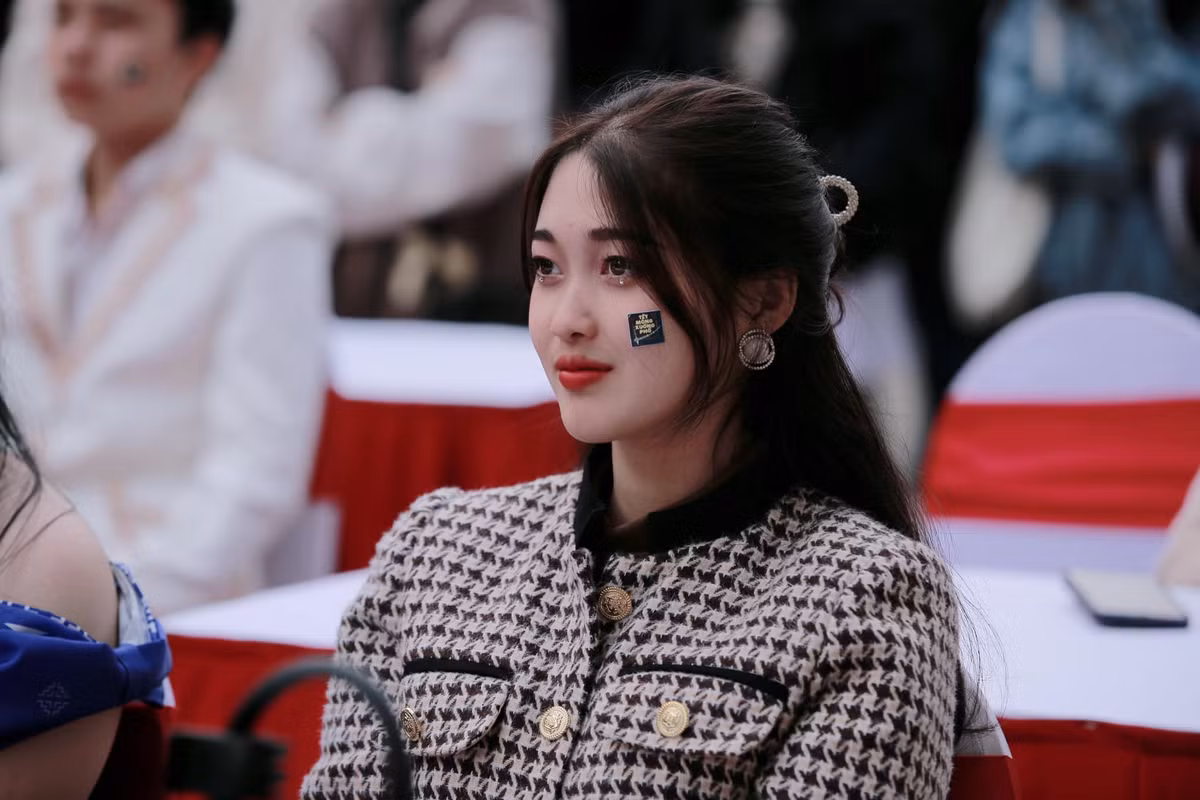 Nói về đoạn clip của mình đang viral trên TikTok, Giàng Thị Váng cho biết: "Đoạn clip được quay khoảng 2 năm trước. Mình cũng vui và bất ngờ khi qua một đoạn clip quảng bá du lịch quê hương Tây Bắc lại được mọi người biết đến nhiều hơn".