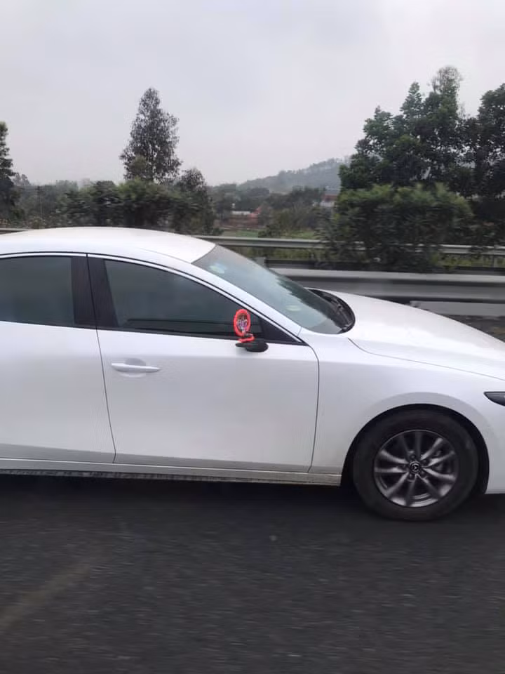 Trước đó, nạn "vặt" gương ô tô đã từng hoành hành khiến nhiều chủ xe ô tô và các nhân viên trông xe đau đầu.