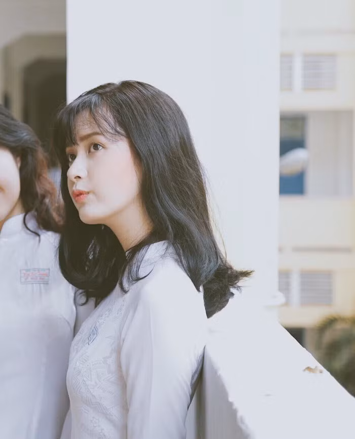 Anh Thư may mắn sở hữu nét đẹp lai – một trong những quan niệm về cái đẹp luôn cao ngất ngưỡng. Thế nhưng bất ngờ thay, cô bạn lại là 100% gái thuần Việt.