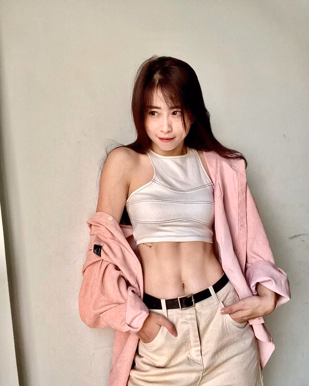 Trước đó, các fan của Châu Tuyết Vân chỉ thường xuyên nhìn thấy cô gái xinh đep này trong trang phục thi đấu.