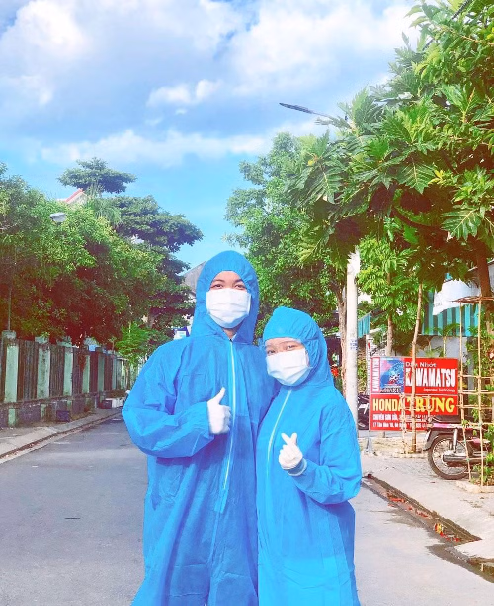 Theo tìm hiểu, dòng nhắn trên là ý tưởng của một đoàn viên thuộc Đoàn Thanh niên phường tham gia hỗ trợ Trạm y tế và Trung tâm Y tế quận Thanh Khê lấy mẫu xét nghiệm COVID-19.