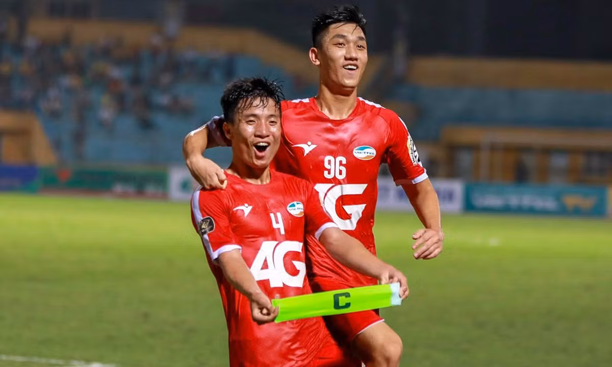 Qua bong vang Viet Nam 2020: Goi ten Van Quyet hay Tu Dung?-Hinh-2