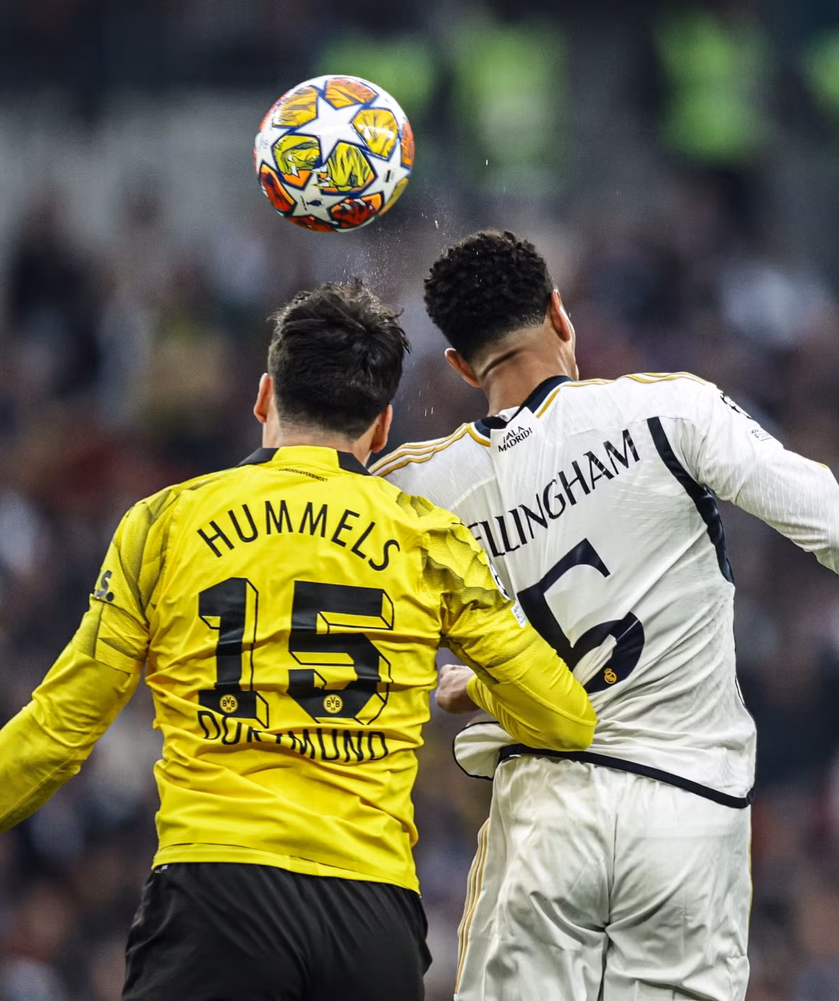 Hiệp một khép lại với sự bế tắc của Real Madrid. Dấu ấn của đại diện La Liga chỉ là những tình huống va chạm không đáng có của Vinicius. Tiền đạo người Brazil ức chế khi bị kèm chặt và đã phải nhận một thẻ vàng sau một pha tham bóng.