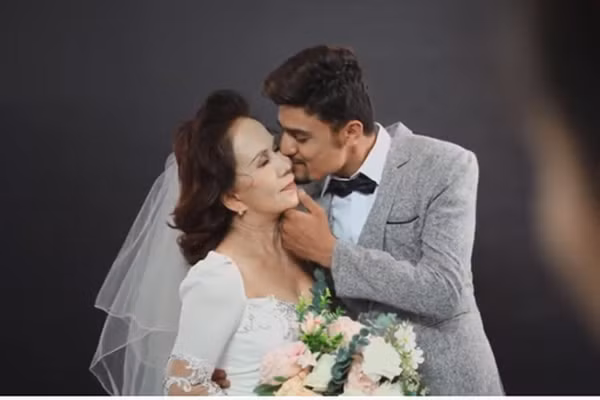 Tuy nhiên, một số khác lại tỏ ra nghi ngờ, không biết mối quan hệ giữa cô dâu 65 tuổi và chồng trẻ đi tới đâu.
