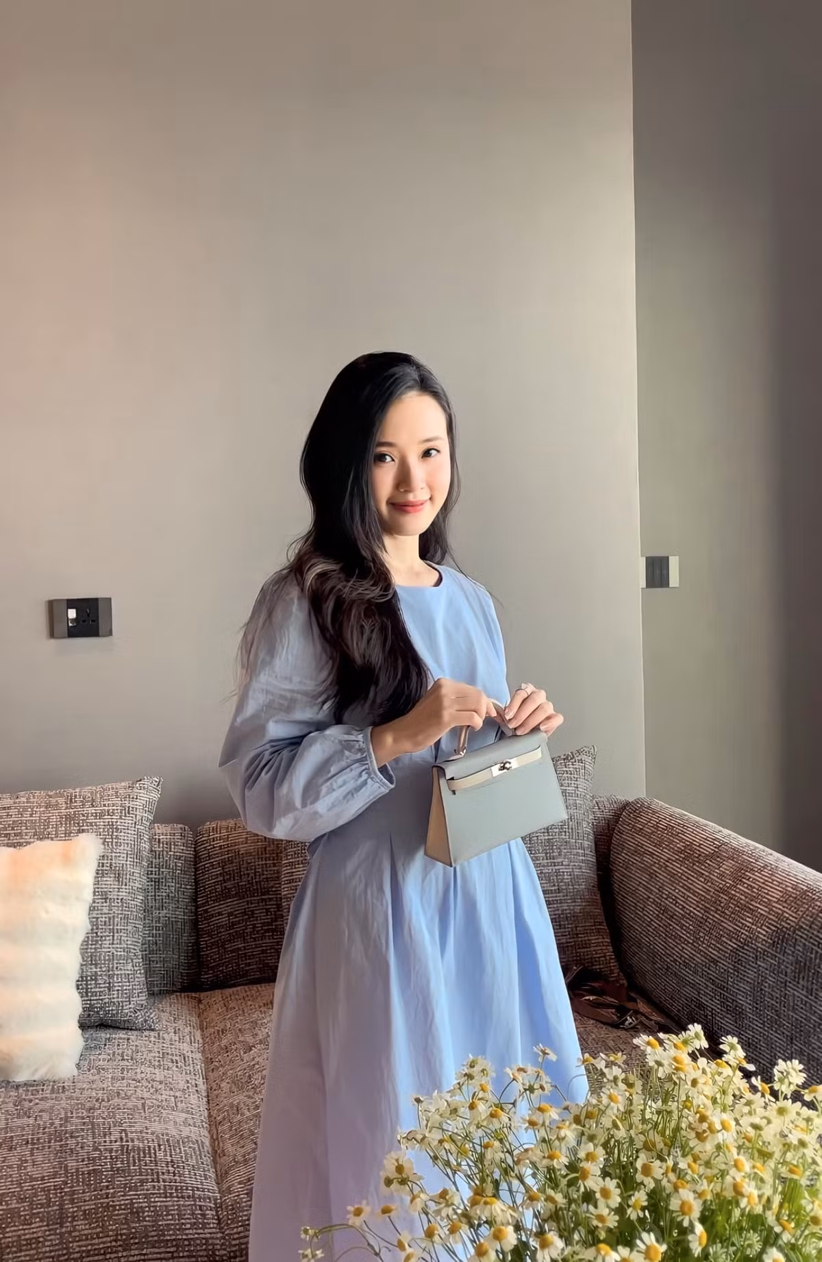 Nói về gu thời trang của bản thân, người đẹp cho hay mình muốn thay đổi theo cái nhìn đa chiều, tích cực. Cụ thể cô chia sẻ: "Ngày trước mọi người hay hỏi sao Midu không cá tính đi, sao lúc nào cũng nhẹ nhàng, hiền lành dễ thương. Tôi có thấy những nhận xét đó nhưng không thử vì tôi cảm giác đó không phải mình...