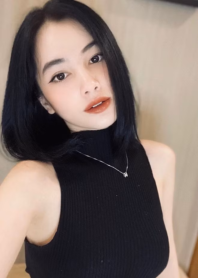 Song, có vẻ chưa an tâm lắm, chỉ ít phút sau khi lên sóng story "mang tính chất giải trí" này, Cẩm Đan đã xóa vội.