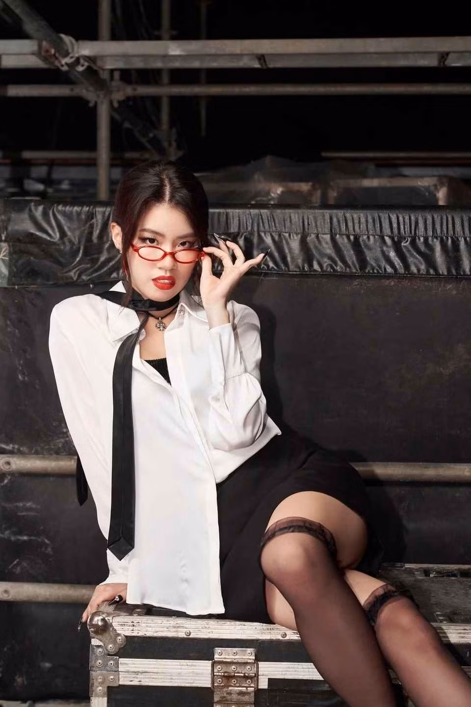Sở hữu dáng người cao, thanh mảnh, rapper sinh năm 2003 yêu thích thiết kế hở vai, lộ lưng và vòng eo.
