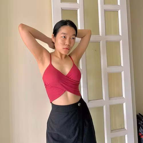Được biết, ngoài một Lê Thuỵ vui tươi mà nhiều người vẫn thường thấy, ít ai biết được rằng phía sau camera là những giọt nước mắt và thử thách không hề ít.