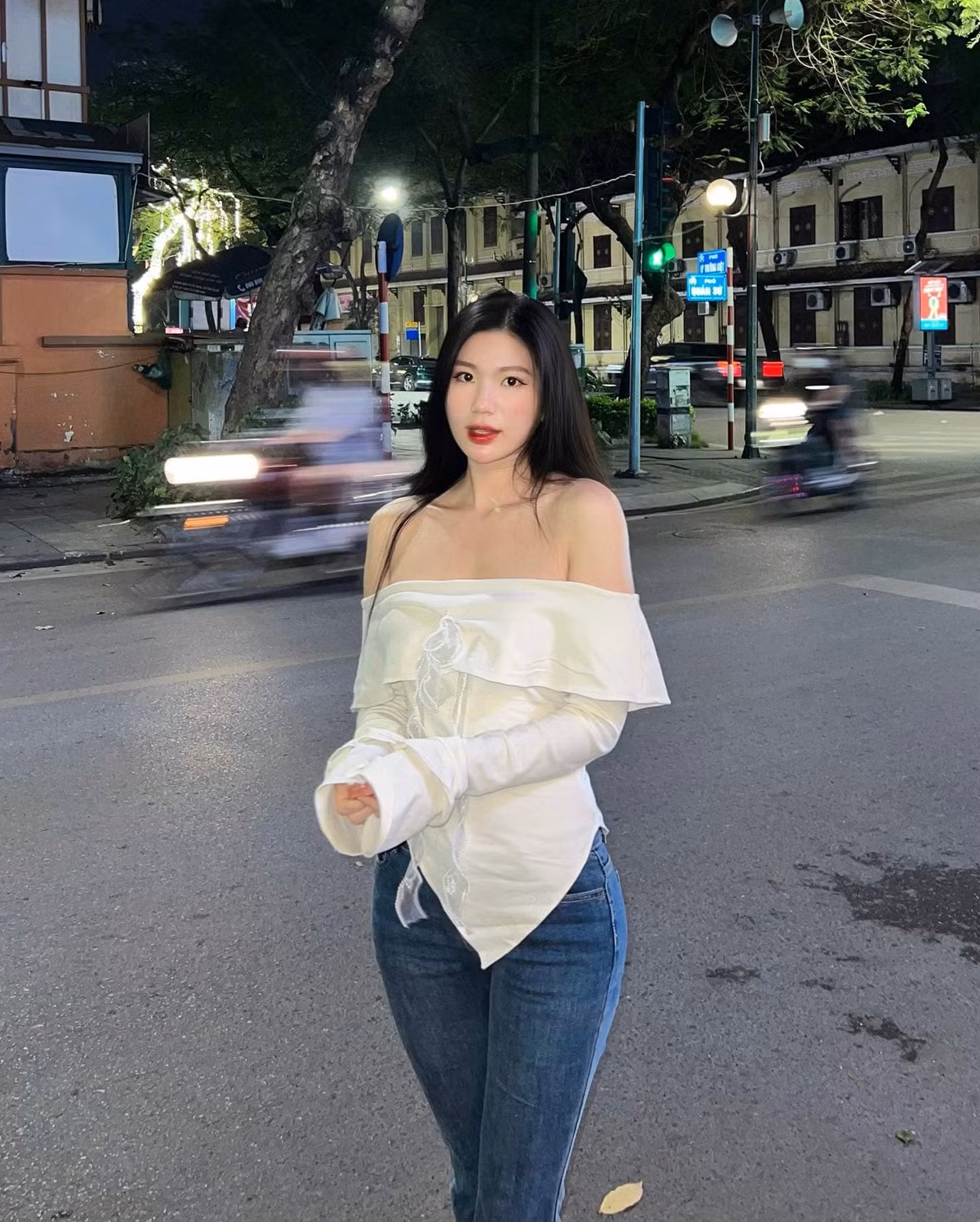Hiện tại, Trang Bea cao 169cm, nặng 55kg. "Nhan sắc của tôi là hoàn toàn tự nhiên. Tôi cũng hay nhận được lời khen về vóc dáng, khá cao và mảnh khảnh. Còn về gương mặt mọi người hay bảo là nhìn khá xinh xắn, hài hoà" cô chia sẻ.