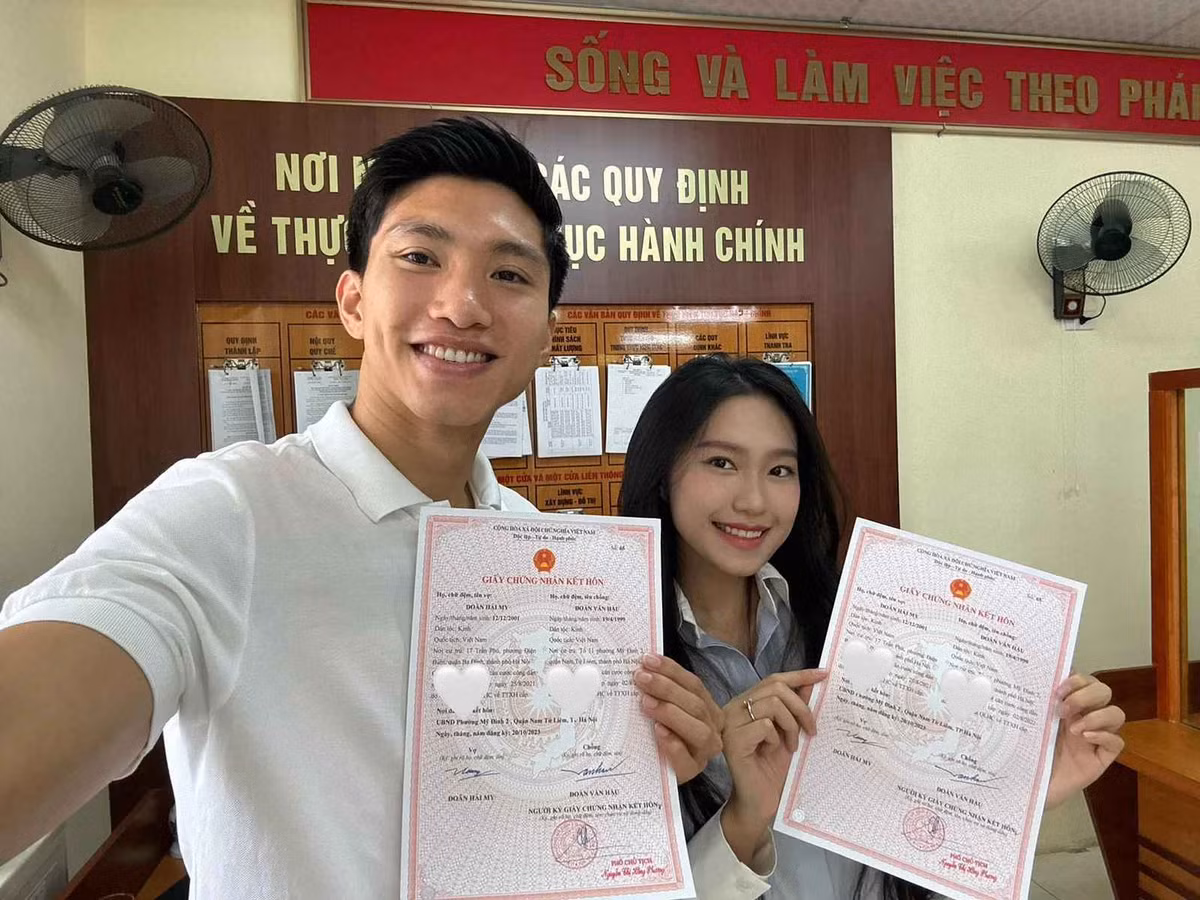 Ngày 20/10/2023, Đoàn Văn Hậu và Doãn Hải My bất ngờ khoe đăng kí kết hôn.