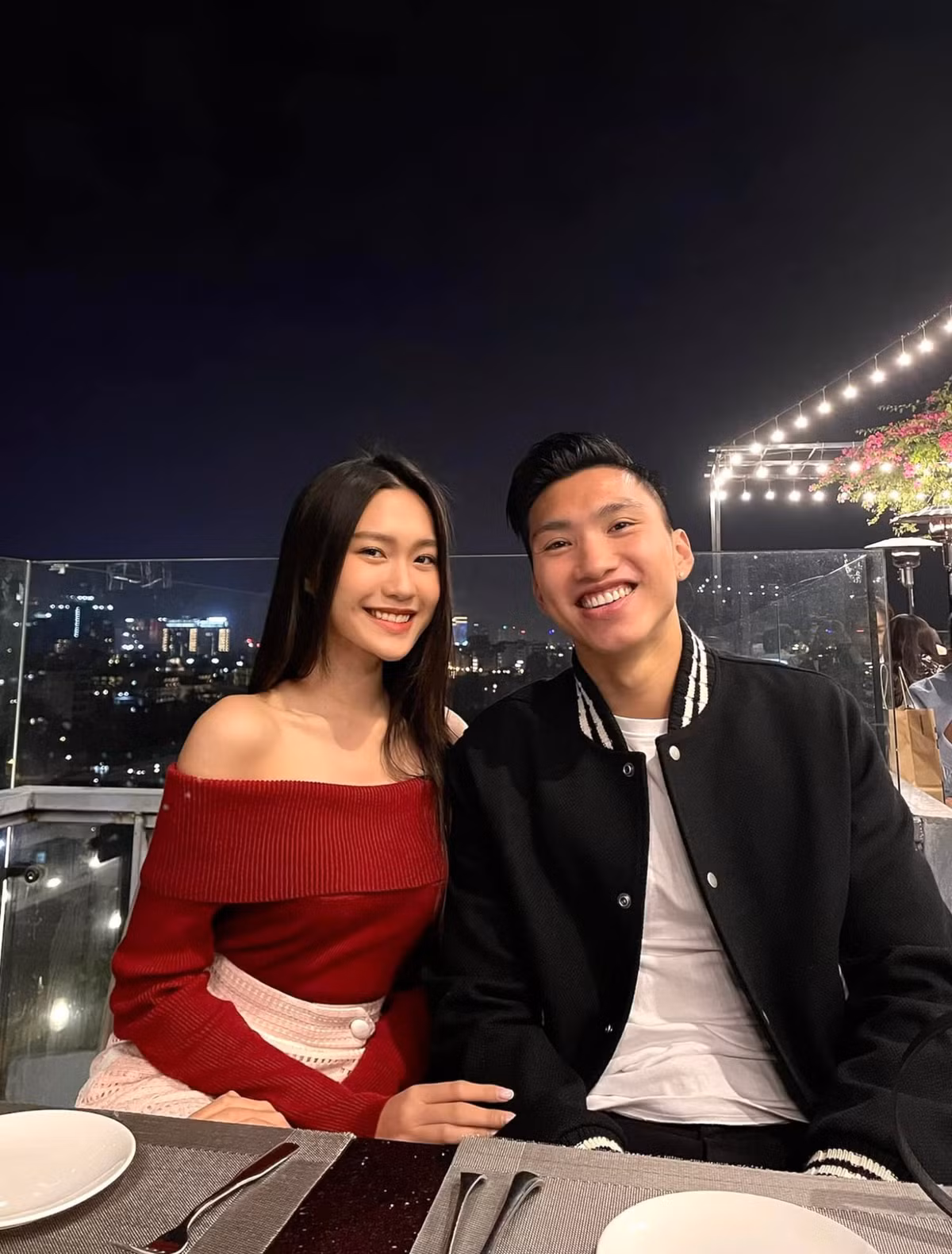 Vào tháng 11/2023, Đoàn Văn Hậu và Doãn Hải My đã lần lượt tổ chức lễ ăn hỏi, đãi tiệc cưới ở nhà trai lẫn nhà gái.
