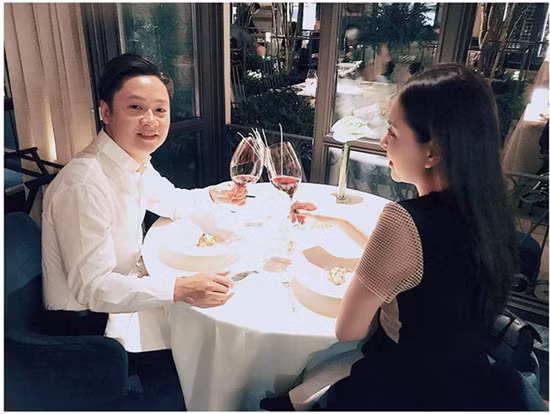 Còn ông xã Mai Ngọc - Hoài Nam sinh ra trong gia đình có truyền thống kinh doanh ẩm thực cực nổi tiếng ở Hà Nội.