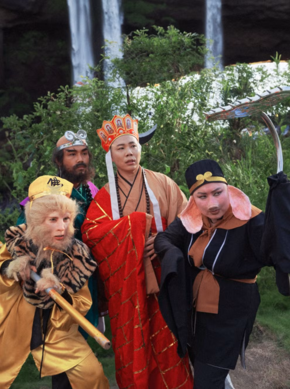 Trước đó vài ngày, Quỳnh Anh Shyn gây bão MXH khi rủ hội chị em cosplay 4 thầy trò Đường Tăng và kiếp nạn với nhện tinh.