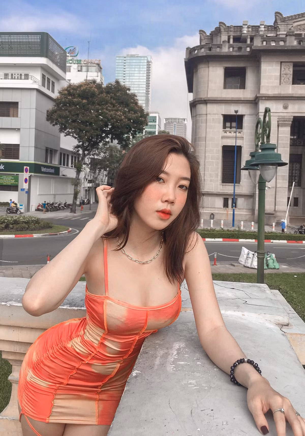 Băng Nhi cũng cho biết thêm cô nàng thích sự sáng tạo và không ngừng đổi mới bản thân để hướng tới hình tượng của một cô gái hiện đại, tự tin và tự chủ.