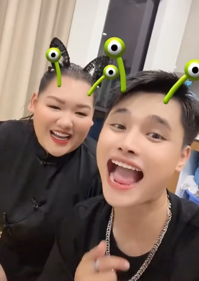 Trước những lời chỉ trích đó, cả Mai Kim Liên và Hải Vót đã liên tục lên tiếng đáp trả.