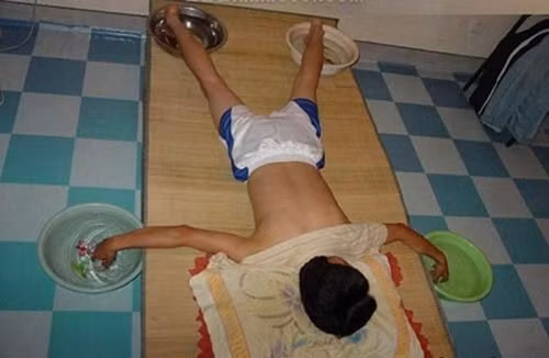 Khi quạt thôi là chưa đủ hay để thân thể tiếp xúc với nước để làm giảm nhiệt cho mùa hè.