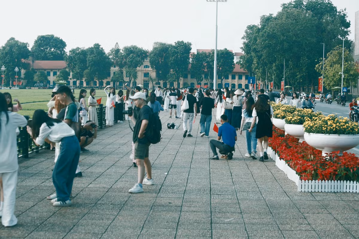 Nằm ở trung tâm Thủ đô, Quảng trường Ba Đình là nơi Chủ tịch Hồ Chí Minh đọc Tuyên ngôn Độc lập vào ngày 2/9/1945. Vì thế quảng trường có ý nghĩa lớn với người dân Việt Nam.