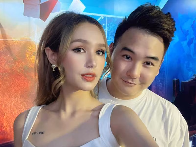 Cụ thể, có một fan đã hỏi Xoài Non địa chỉ mua bia rượu giống như của Linh Ngọc Đàm. Câu trả lời của Xoài Non khiến không ít người cho rằng cô nàng đang mang bầu.