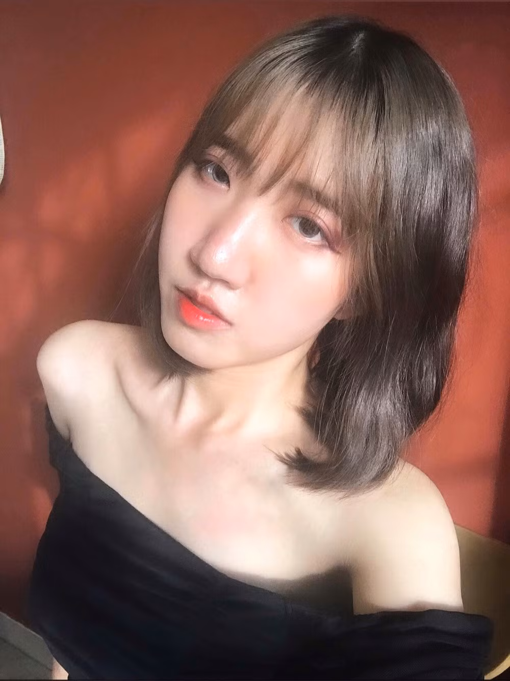Nhiều người cho rằng có sự khác biệt không hề nhỏ giữa trên mạng và ngoài đời, thậm chí còn bình luận body shaming Đoan Minh.