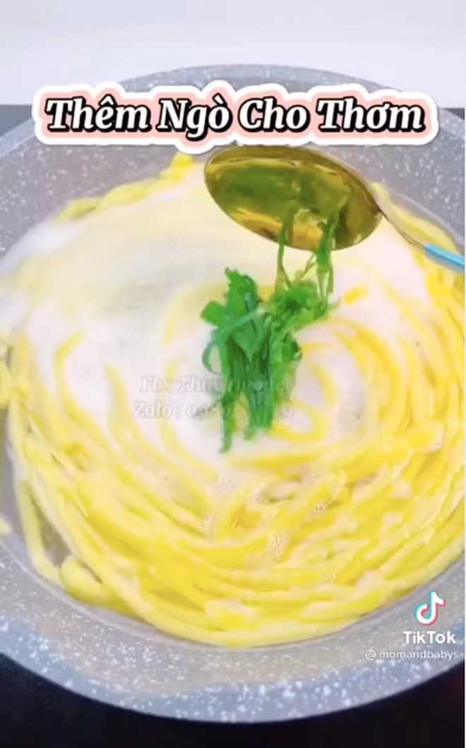 Dưới phần bình luận, cô vợ tiết lộ chồng mình sau khi nhìn thành phẩm do cô làm ra chỉ biết lắc đầu ngao ngán rồi quay lưng bỏ đi.