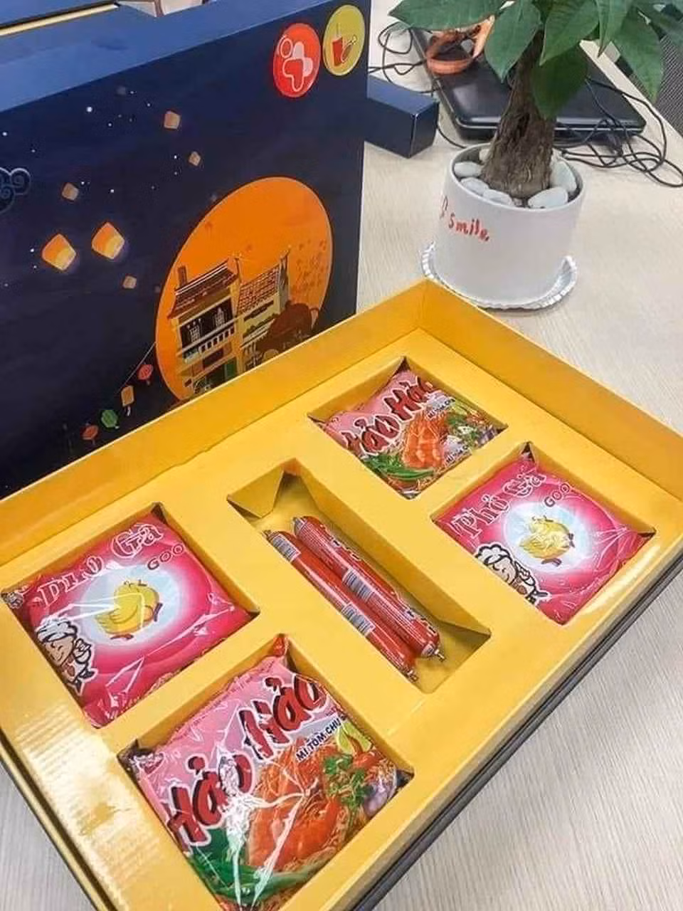 Những hộp bánh trung thu hiếm có khó tìm.