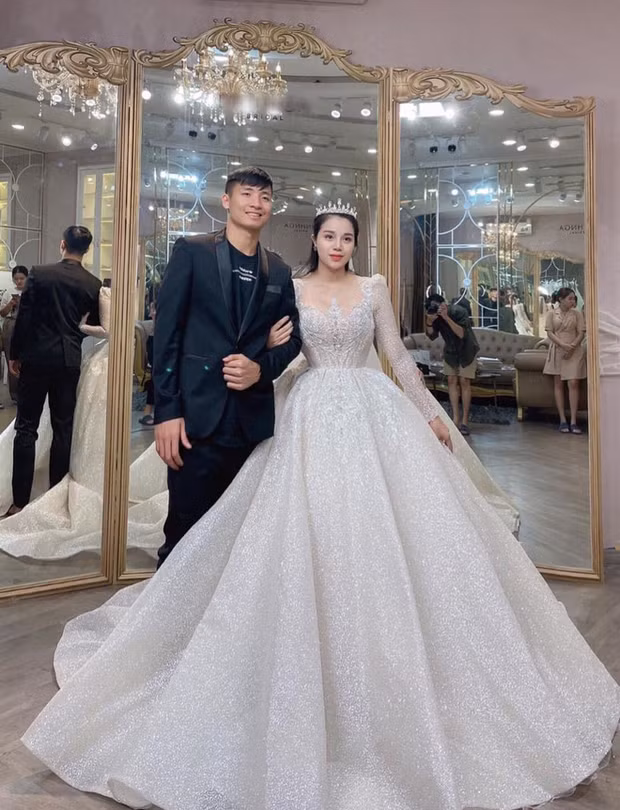 Tiến Dũng và Khánh Linh có lẽ sẽ là cặp đôi "mở bát" năm 2021 với 3 đám cưới diễn ra từ 1-10/1.