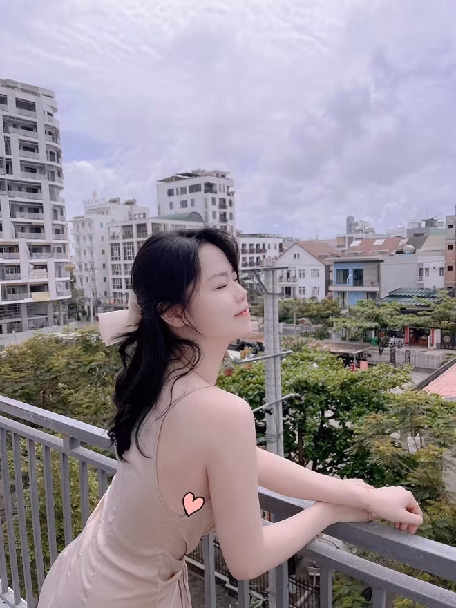 Chi 15 giay khoe body, ban gai cu Quang Hai khien dan mang xuyt xoa-Hinh-5