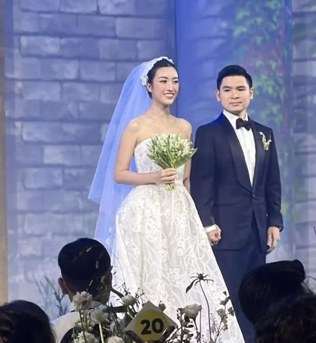 Tương tự, về phía thiếu gia Đỗ Vinh Quang, mặc cho dân mạng tranh cãi nảy lửa, người chê trách, người bênh vực... anh cũng không quan tâm và cảm thấy không cần thiết phải lên tiếng phân trần.