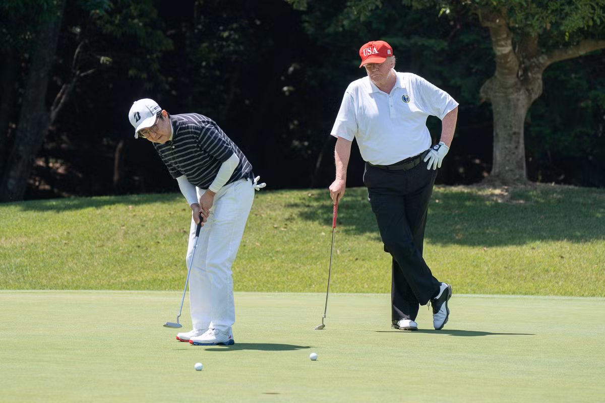 Chưa hết, những golfer danh tiếng cũng tán dương khả năng chơi golf của vị Tổng thống Mỹ thứ 47.