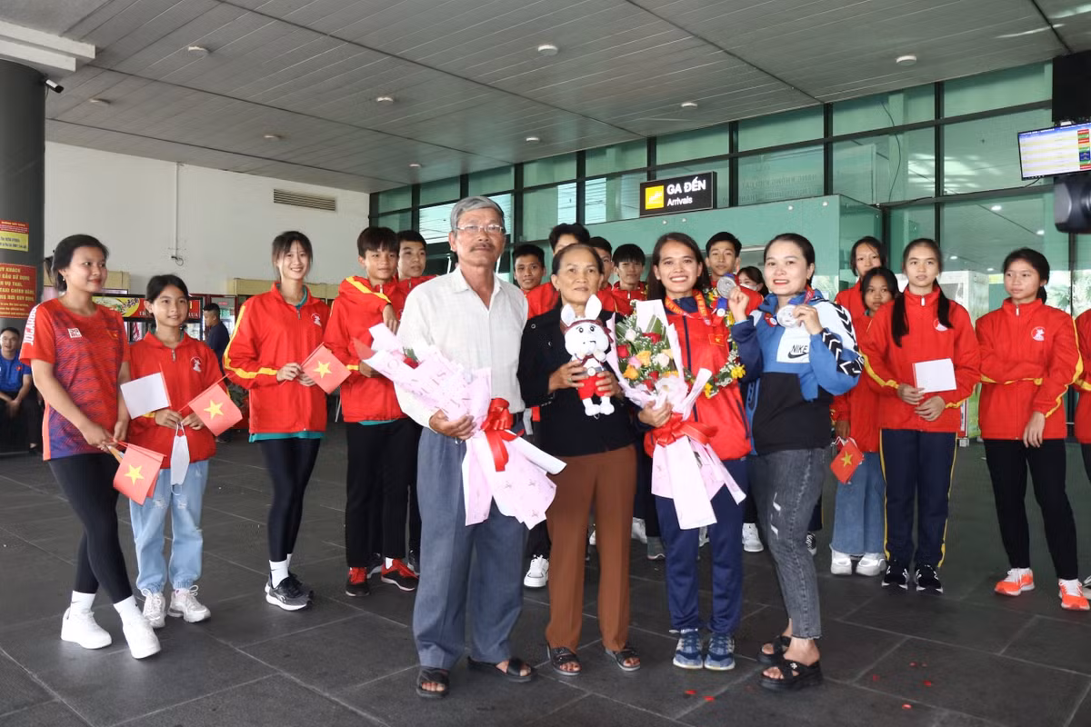 VDV dien kinh co gang gianh huy chuong SEA Games de giup bo me-Hinh-3