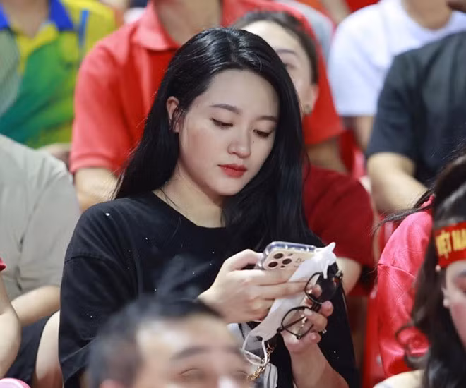 Xuân Mạnh khoe trên trang cá nhân: “Có một nơi để về, đó là nhà. Có những người để yêu thương, đó là gia đình. Tháng mới, mục tiêu mới”.