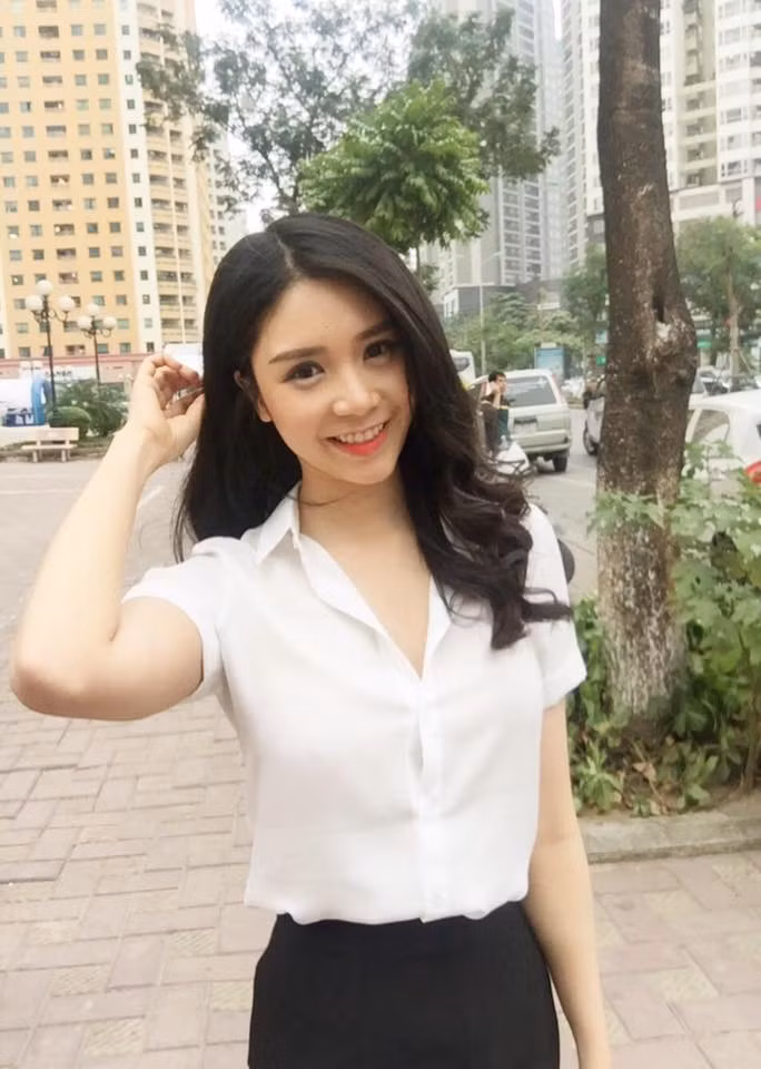 Không sở hữu phong cách bánh bèo, Thanh Bi khiến khán giả say mê bởi vẻ ngoài quyến rũ.