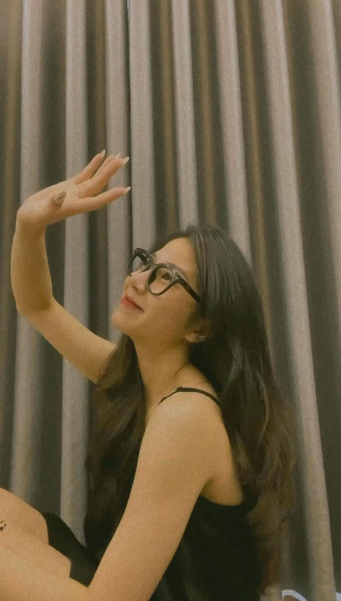 Sự xuất hiện trong livestream cùng với cô giáo Minh Thu của Vân Chòe khiến nhiều người đặt câu hỏi: "Liệu bộ đôi này có phải dùng dựa vào nhau để nổi tiếng".
