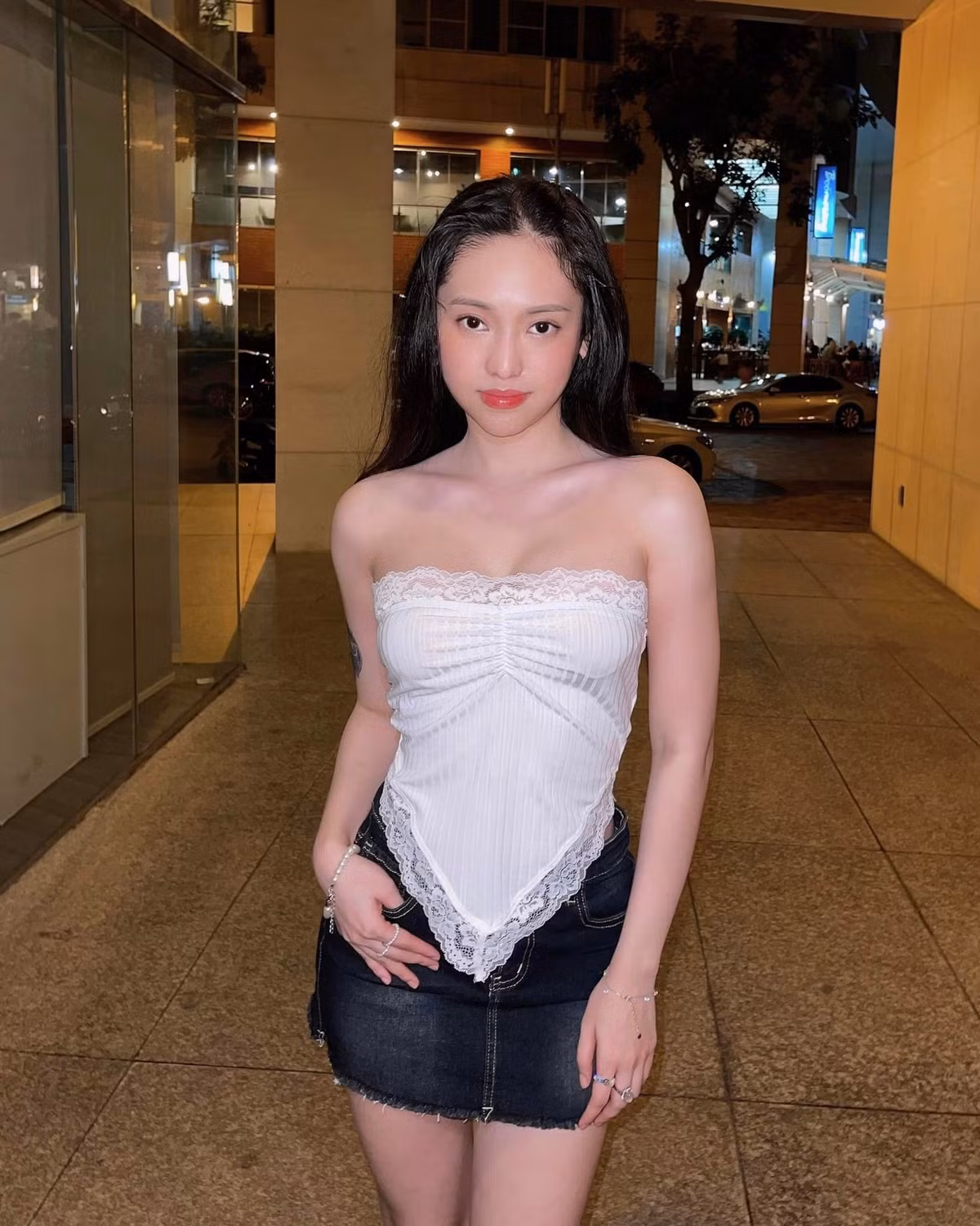 Hot girl Thúy Vi cũng không ngại thừa nhận phẫu thuật thẩm mỹ nhiều bộ phận cùng với chi phí khủng lên đến nửa tỷ.