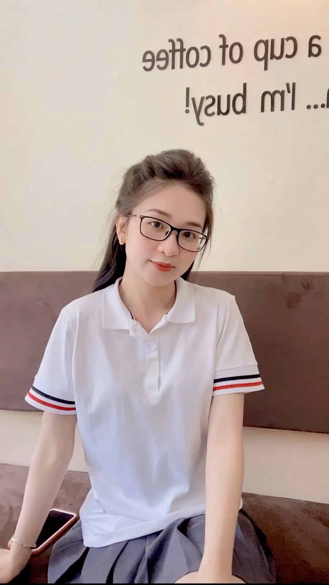 Ngọc Linh nói: “Mình yêu thích việc luyện chữ và đặc biệt là đối với nghề mình đã lựa chọn, vì vậy mà từ lúc năm 3 Đại học mình đã cùng bạn mở lớp dạy hành trang để không những là đưa những cái mình học được về quê hương áp dụng vào thực tế mà còn để trau dồi, rèn luyện chính bản thân mình".