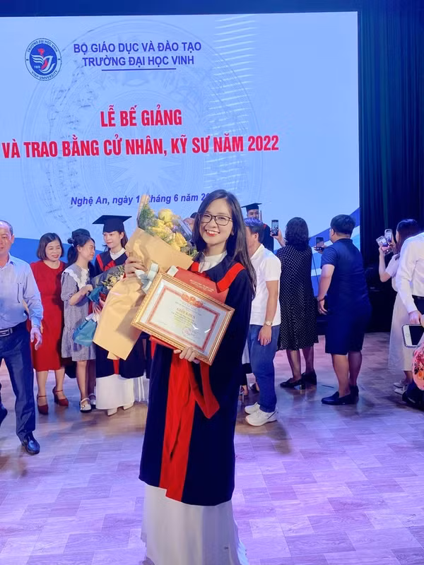 Được biết, chủ nhân của bài dự thi ấn tượng này là Phan Ngọc Linh (22 tuổi), sinh viên chuyên ngành Sư phạm Tiểu học tại Đại học Vinh.