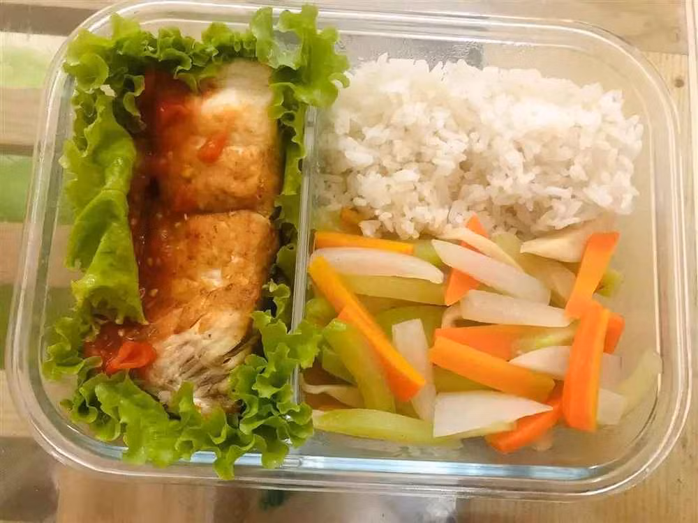 Không chỉ vậy, những bữa ăn cũng vừa ngon lại đủ chất, giúp cô duy trì lối sống lành mạnh, khỏe đẹp.