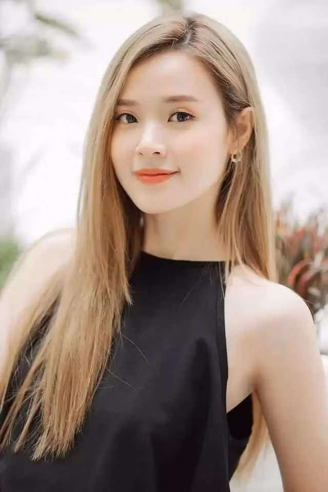 Trên trang cá nhân, hot girl Midu thả nhẹ bức ảnh được chụp năm 2009.