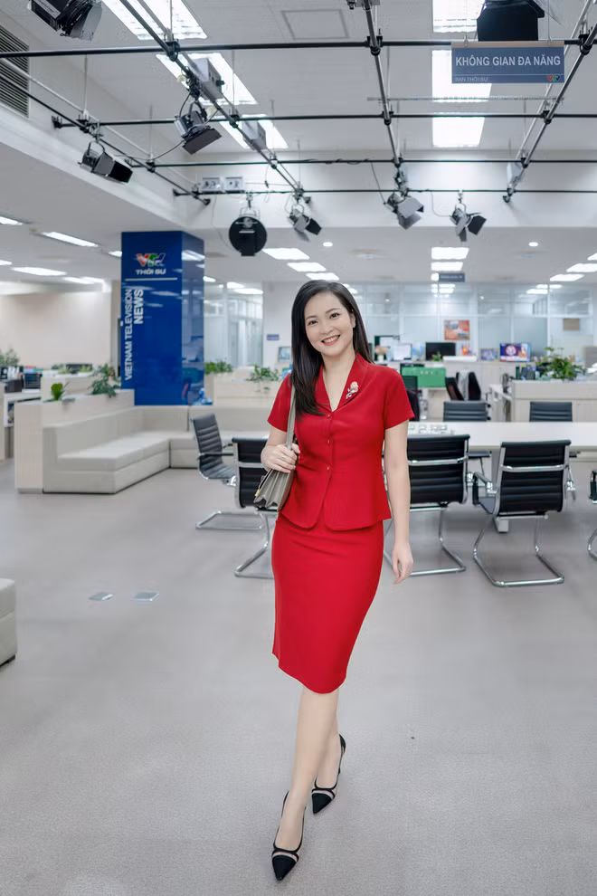 Cùng với BTV Hoài Anh, BTV Phương Thảo là một trong hai BTV miền Nam dẫn thời sự trên sóng VTV1.