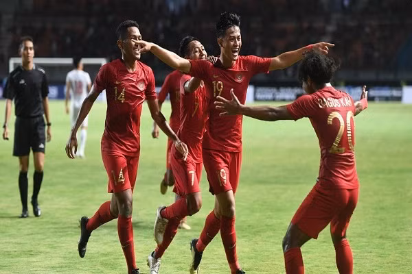 Bong da Viet Nam phai de chung lua U19 va U22 Indonesia