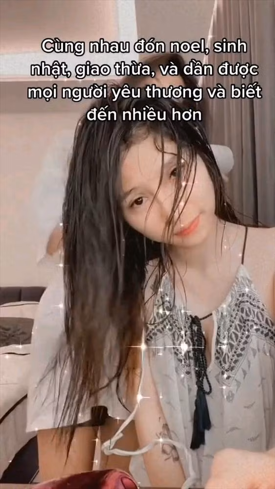 “Ngày mình vào gặp chị cũng là thời điểm Sài Gòn đang giãn cách xã hội và mình gặp tai nạn trên chuyến xe đó. May mắn là cuối cùng sau 16 tiếng thì chúng mình cũng gặp được nhau lần đầu tiên", Anh Thư chia sẻ.