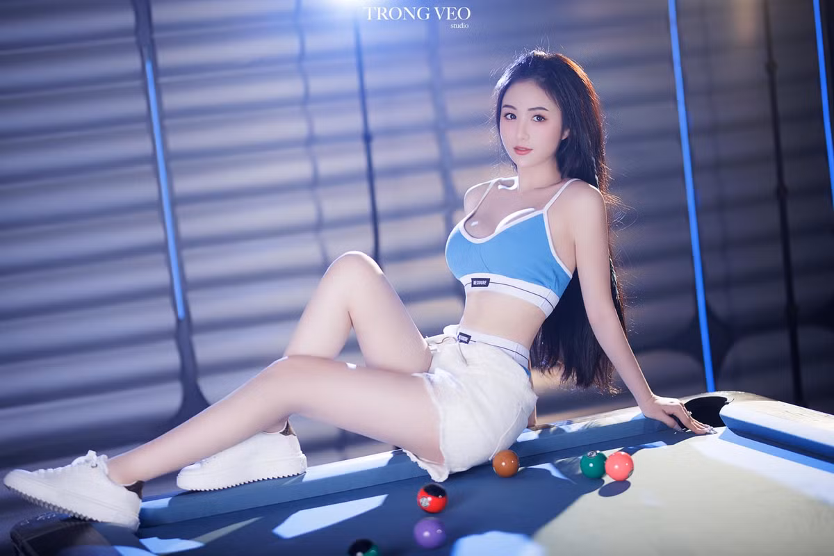 Sở hữu nhan sắc vô cùng khả ái với nét đẹp trong trẻo, Thư Nails khiến cộng đồng mạng nhớ tên nhờ gương mặt nổi bật. Cô thu hút cho mình hơn 1,1 triệu người theo dõi trên Tiktok, hơn 26 nghìn lượt theo dõi trên trang Facebook cá nhân và 135 ngàn người theo dõi trên instagram.