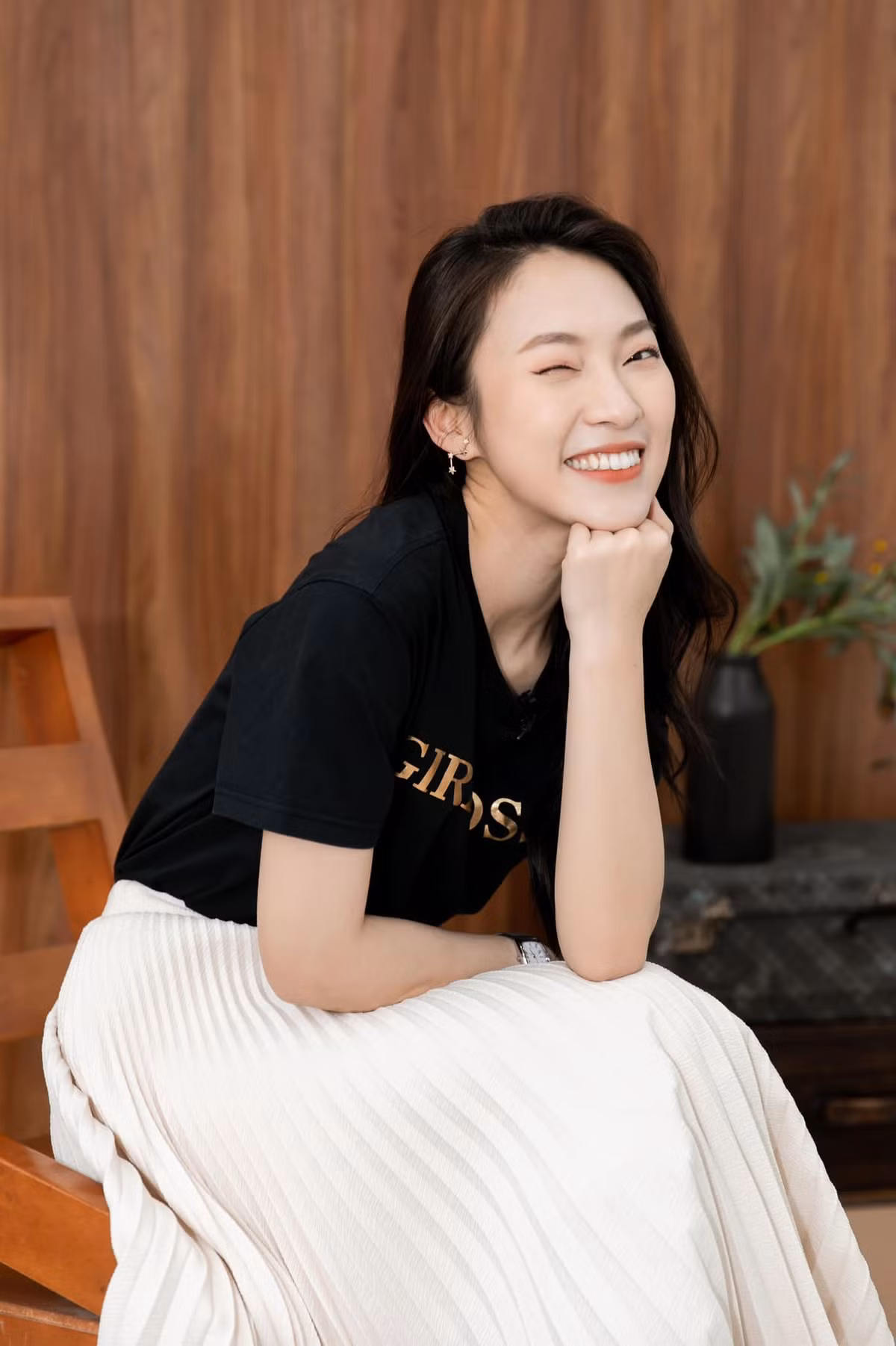 Nhờ khả năng hoạt ngôn, trình độ ngoại ngữ ưu việt và thần thái tự tin trước ống kính, Khánh Vy được đảm nhận vị trí quan trọng trong các chương trình của Đài truyền hình Việt Nam như MC của IELTS On The Go, Follow Us và Crack’em up, Đường lên đỉnh Olympia...