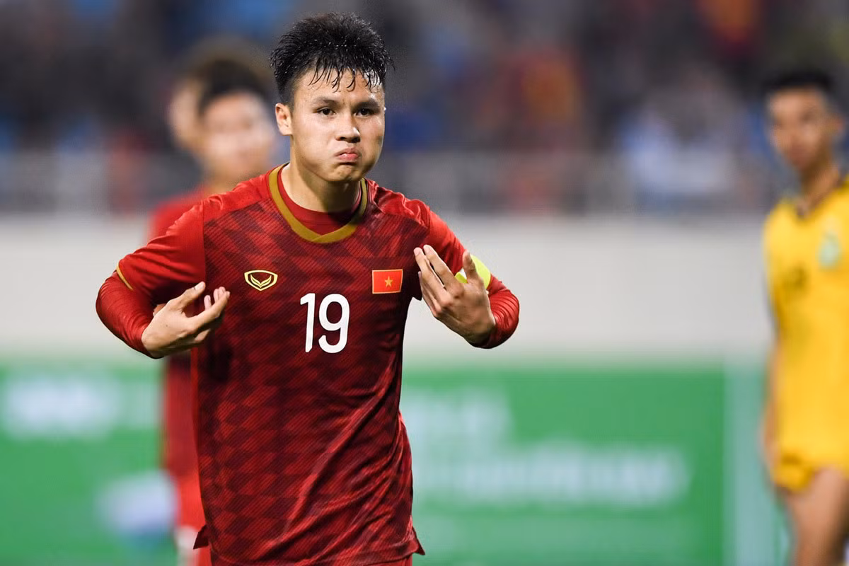 Nhanh, khéo, tinh quái và đa năng là những từ có thể để miêu tả Quang Hải. Vị trí của Hải "con" trong đội hình đội tuyển Việt Nam là không phải bàn cãi vì chính anh là nhân tố quan trọng bậc nhất của HLV Park Hang Seo xây dựng.