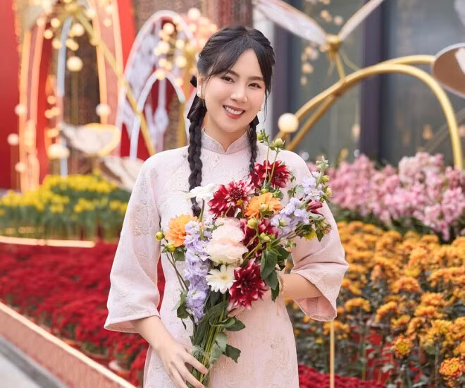 Cụ thể trong bức ảnh mới nhất, "Cô gái thời tiết" Mai Ngọc khiến dân mạng xuýt xoa khi khoe nhan sắc tươi tắn, ngày càng mặn mà.