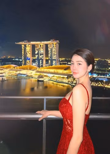 Nhưng sau đó, hot girl vướng không ít thị phi, trong đó phải kể đến nghi vấn lộ hình ảnh nhạy cảm phải ở ẩn một thời gian dài.