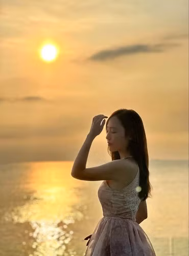 Dương Hà thường chia sẻ hình ảnh đi du lịch nhiều nước trên thế giới, nghỉ ngơi ở những khu hạng sang.