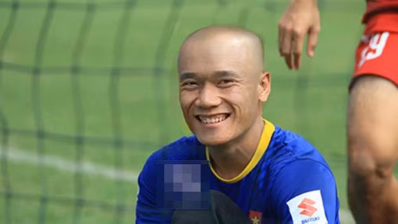 Đồng cảnh ngộ với Văn Lâm là đàn em Bùi Tiến Dũng.