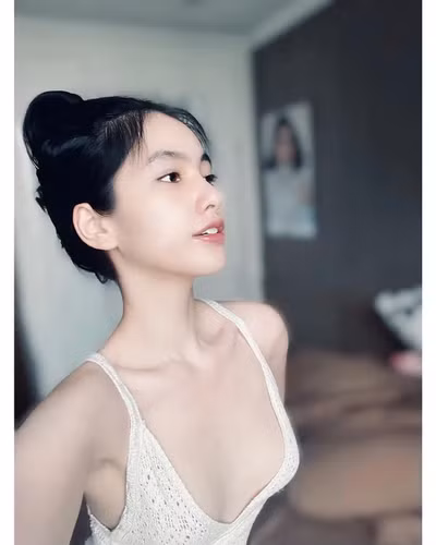 Cách đây chưa lâu, Cẩm Đan từng viết bóng gió: "Định không yêu ai. Ai ngờ không ai yêu luôn".