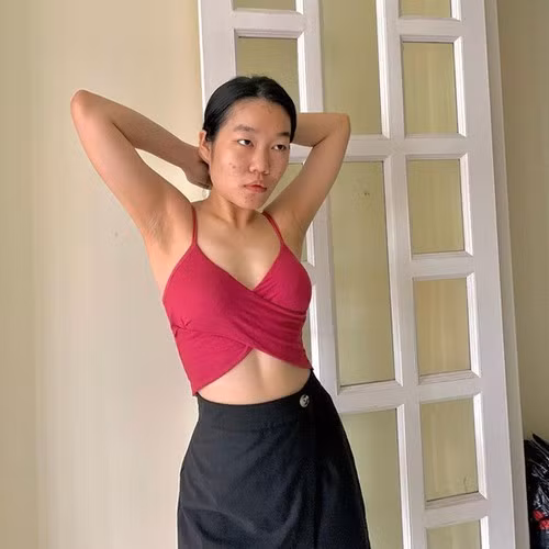Bên cạnh đó, xuất hiện không ít ý kiến trái chiều, cho rằng cô nàng TikToker gen Z hơi bị "ô dề", kém duyên.